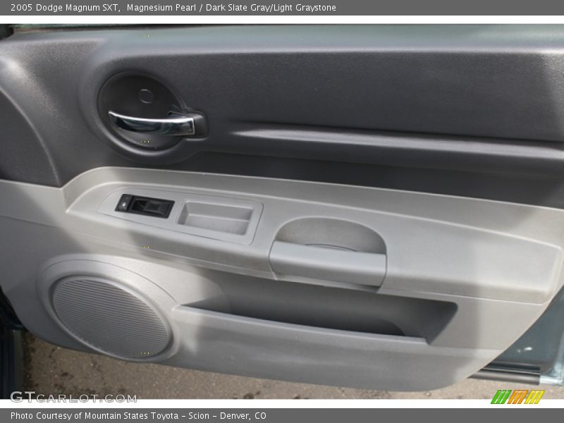 Magnesium Pearl / Dark Slate Gray/Light Graystone 2005 Dodge Magnum SXT