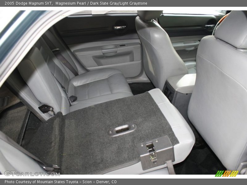 Magnesium Pearl / Dark Slate Gray/Light Graystone 2005 Dodge Magnum SXT