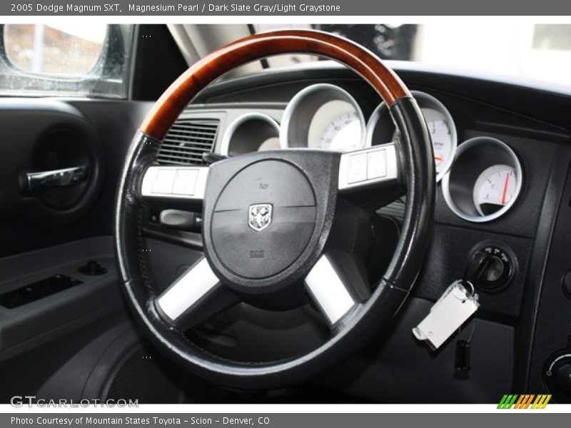 Magnesium Pearl / Dark Slate Gray/Light Graystone 2005 Dodge Magnum SXT