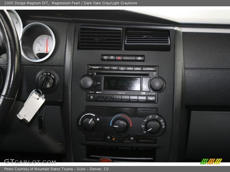 Magnesium Pearl / Dark Slate Gray/Light Graystone 2005 Dodge Magnum SXT