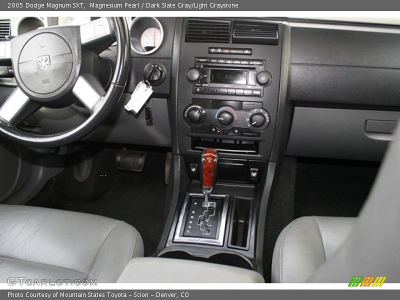 Magnesium Pearl / Dark Slate Gray/Light Graystone 2005 Dodge Magnum SXT