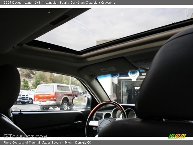 Magnesium Pearl / Dark Slate Gray/Light Graystone 2005 Dodge Magnum SXT