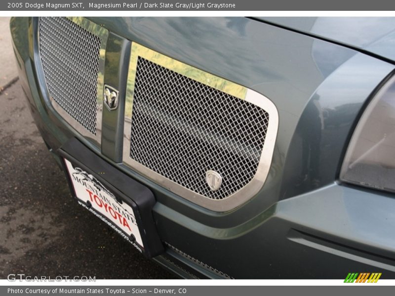 Magnesium Pearl / Dark Slate Gray/Light Graystone 2005 Dodge Magnum SXT