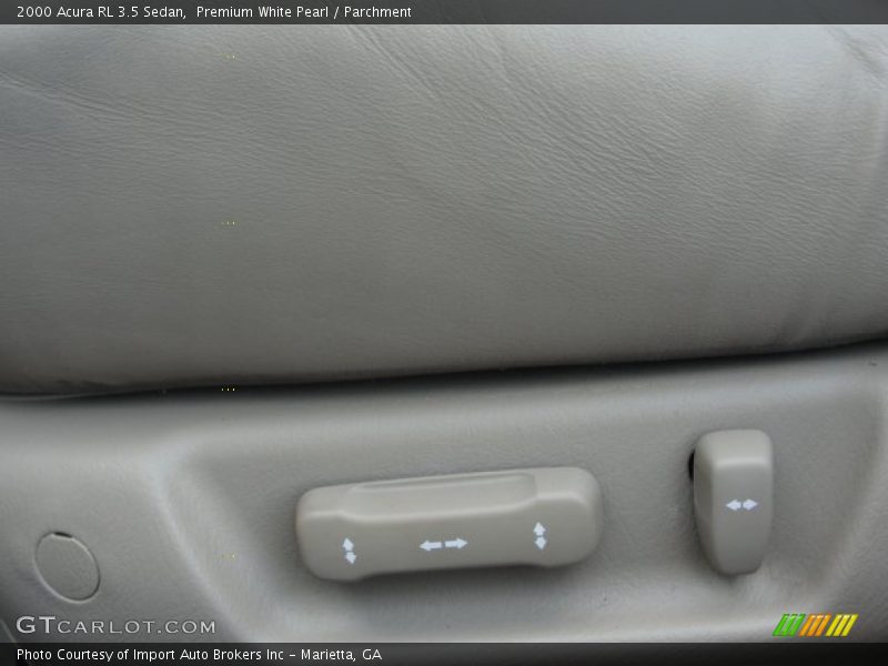 Controls of 2000 RL 3.5 Sedan