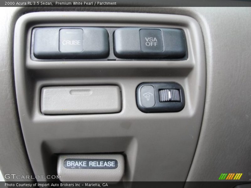 Controls of 2000 RL 3.5 Sedan