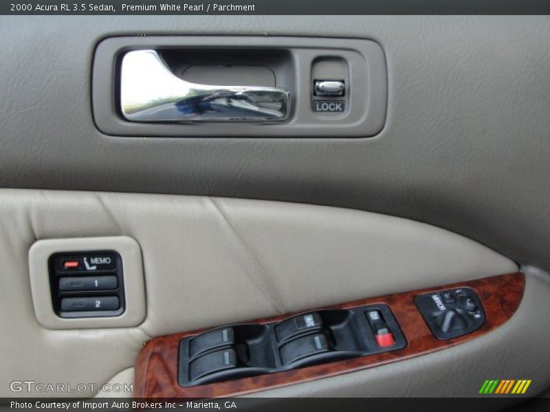 Controls of 2000 RL 3.5 Sedan