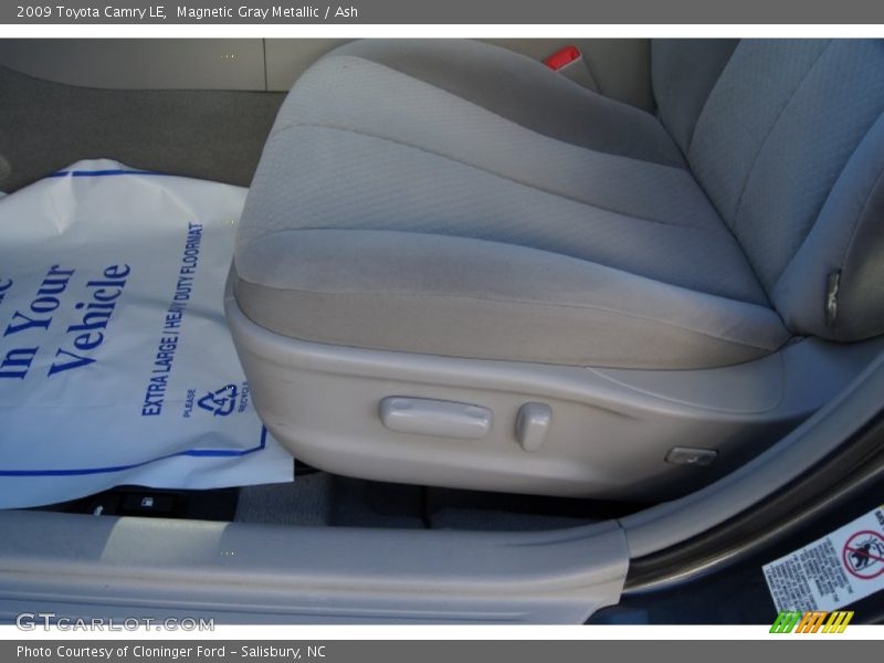 Magnetic Gray Metallic / Ash 2009 Toyota Camry LE