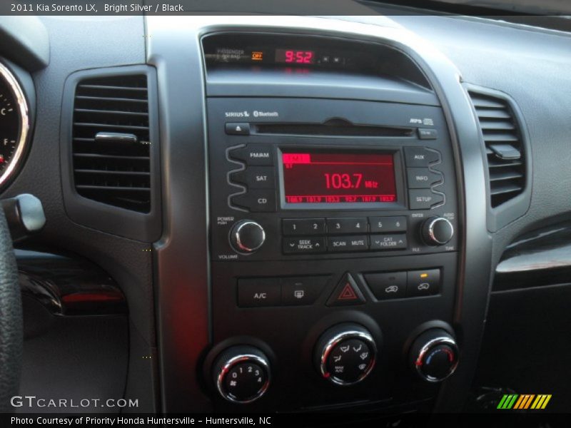 Bright Silver / Black 2011 Kia Sorento LX