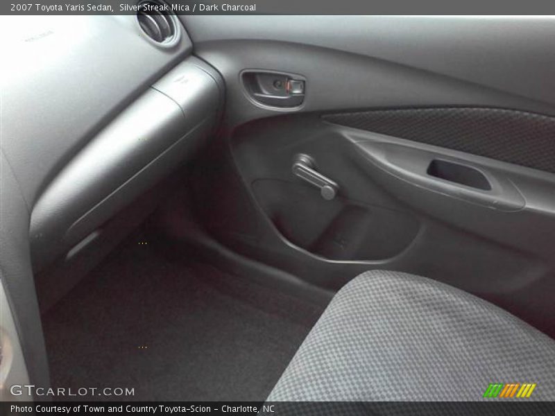 Silver Streak Mica / Dark Charcoal 2007 Toyota Yaris Sedan