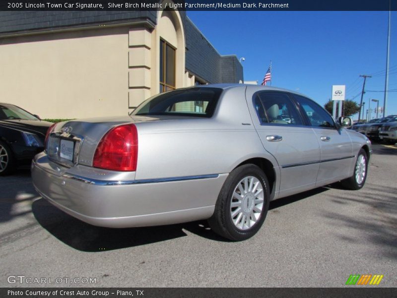 Silver Birch Metallic / Light Parchment/Medium Dark Parchment 2005 Lincoln Town Car Signature