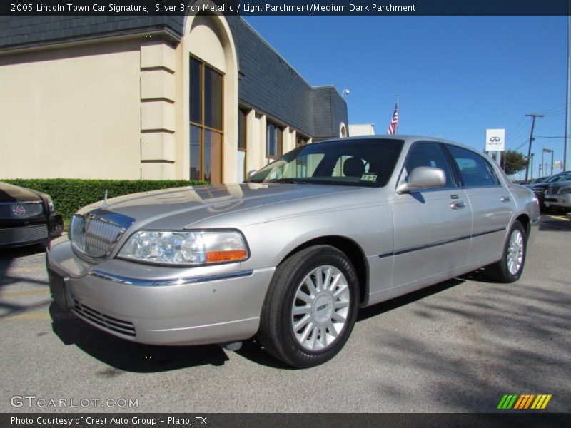 Silver Birch Metallic / Light Parchment/Medium Dark Parchment 2005 Lincoln Town Car Signature