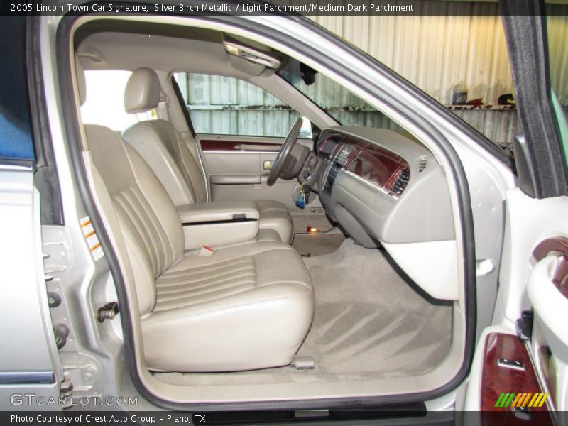 Silver Birch Metallic / Light Parchment/Medium Dark Parchment 2005 Lincoln Town Car Signature