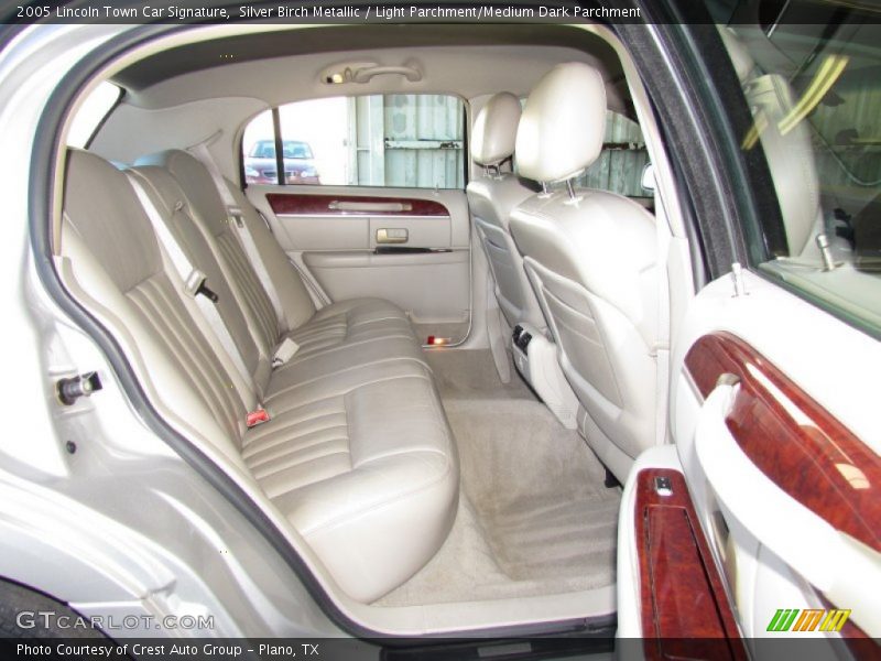 Silver Birch Metallic / Light Parchment/Medium Dark Parchment 2005 Lincoln Town Car Signature