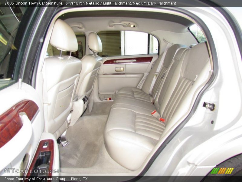 Silver Birch Metallic / Light Parchment/Medium Dark Parchment 2005 Lincoln Town Car Signature