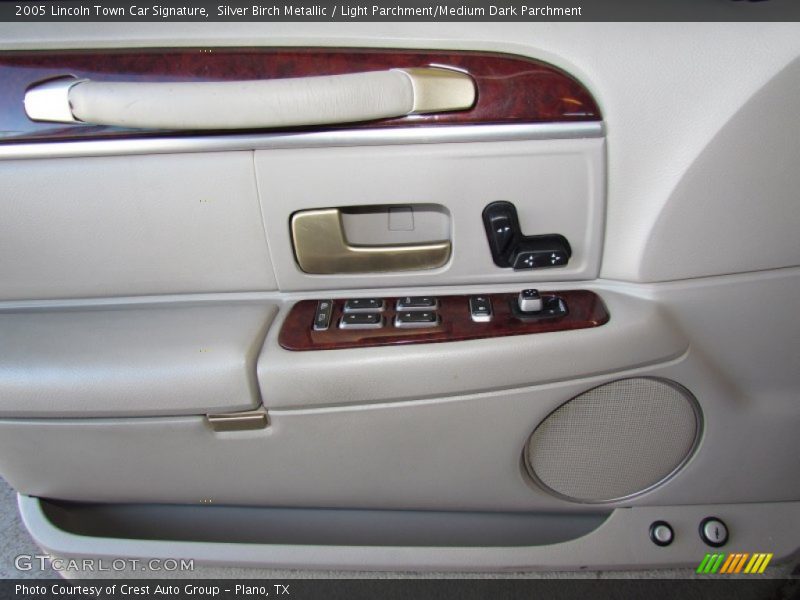 Silver Birch Metallic / Light Parchment/Medium Dark Parchment 2005 Lincoln Town Car Signature