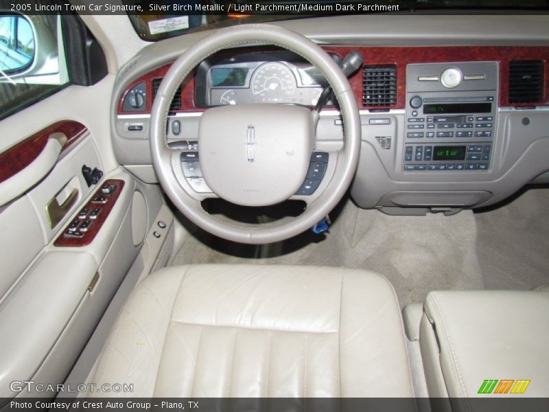 Silver Birch Metallic / Light Parchment/Medium Dark Parchment 2005 Lincoln Town Car Signature