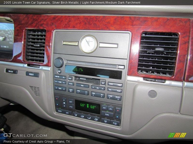 Silver Birch Metallic / Light Parchment/Medium Dark Parchment 2005 Lincoln Town Car Signature