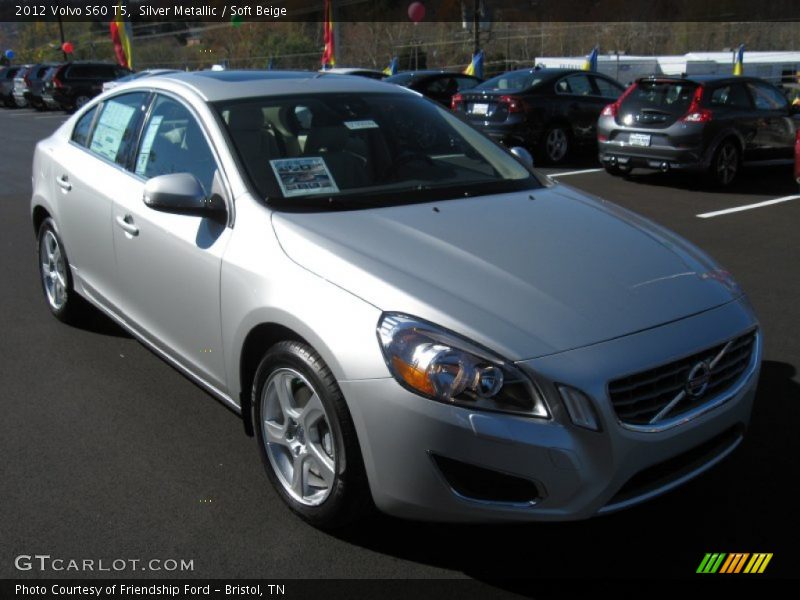 Front 3/4 View of 2012 S60 T5