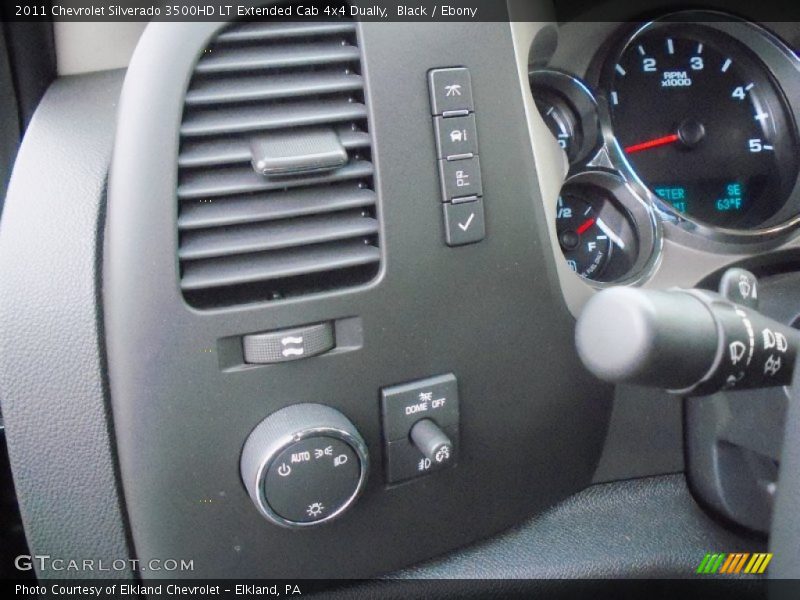 Controls of 2011 Silverado 3500HD LT Extended Cab 4x4 Dually