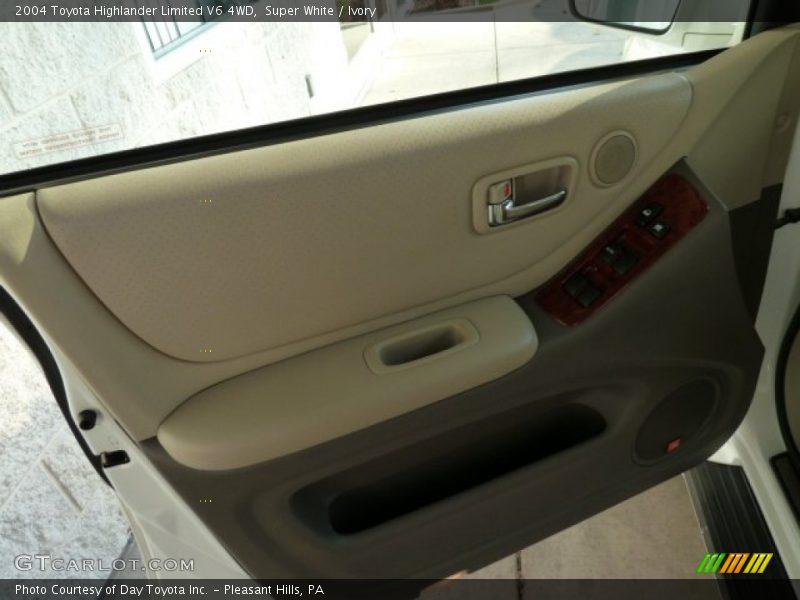 Super White / Ivory 2004 Toyota Highlander Limited V6 4WD
