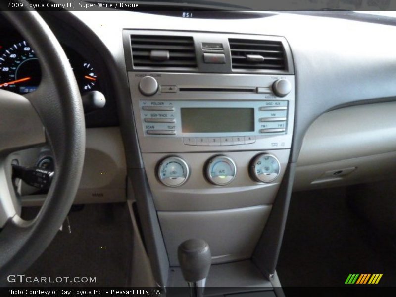 Super White / Bisque 2009 Toyota Camry LE