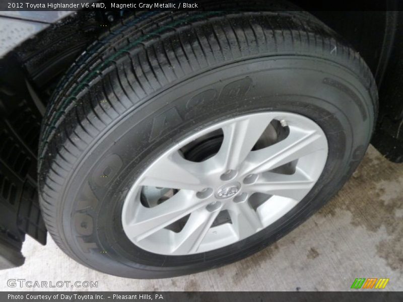 Magnetic Gray Metallic / Black 2012 Toyota Highlander V6 4WD