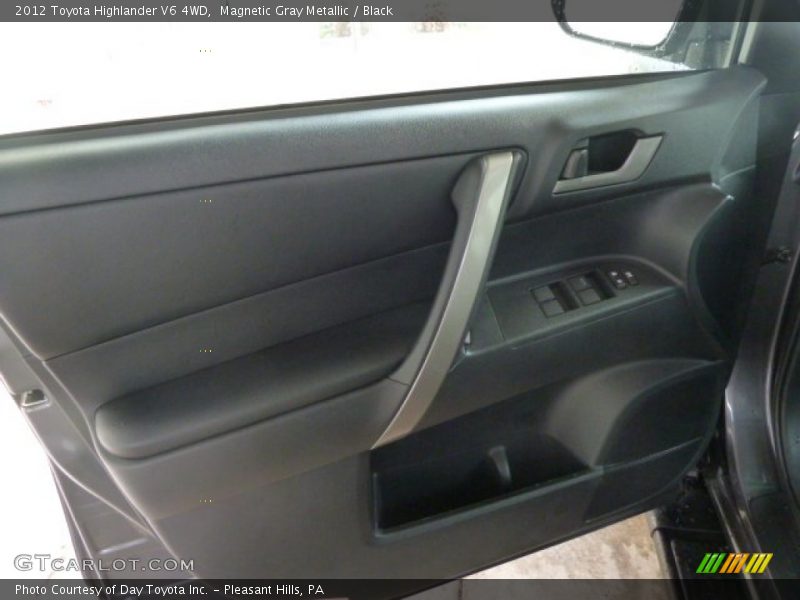 Magnetic Gray Metallic / Black 2012 Toyota Highlander V6 4WD