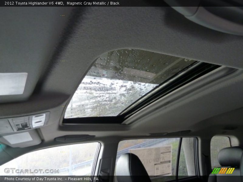 Magnetic Gray Metallic / Black 2012 Toyota Highlander V6 4WD