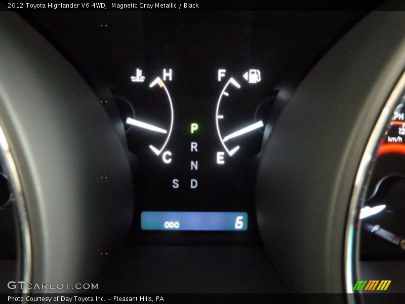 Magnetic Gray Metallic / Black 2012 Toyota Highlander V6 4WD