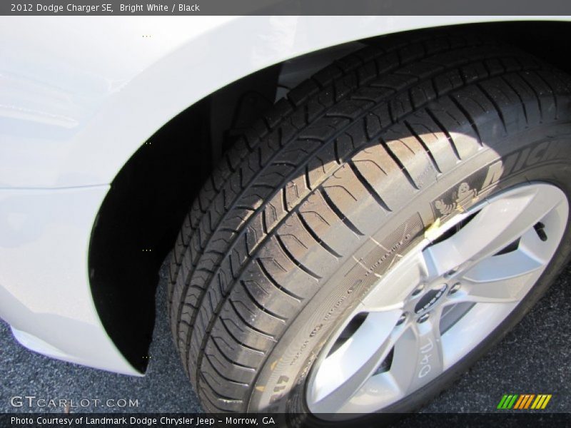 Bright White / Black 2012 Dodge Charger SE