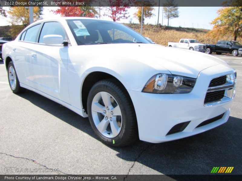 Bright White / Black 2012 Dodge Charger SE