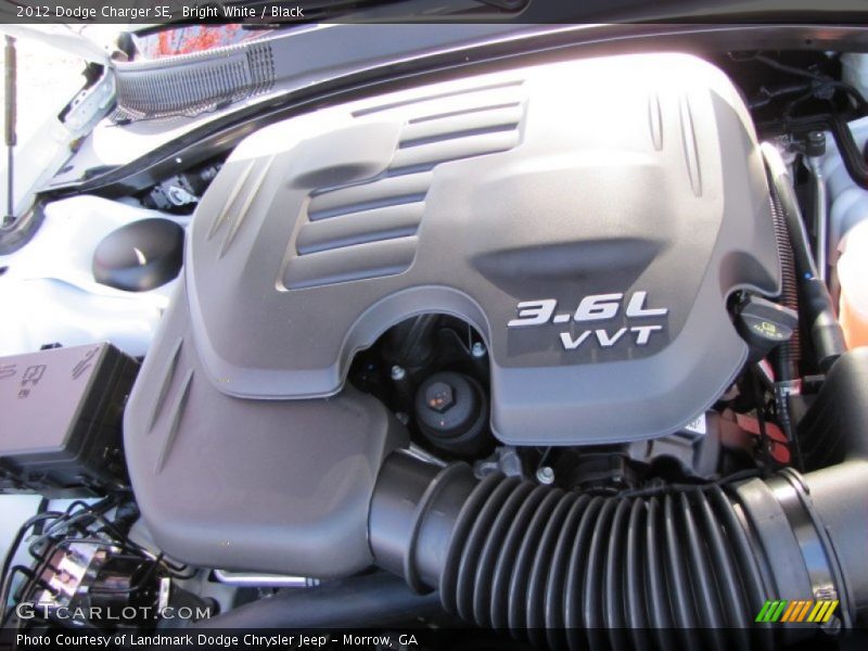 Bright White / Black 2012 Dodge Charger SE