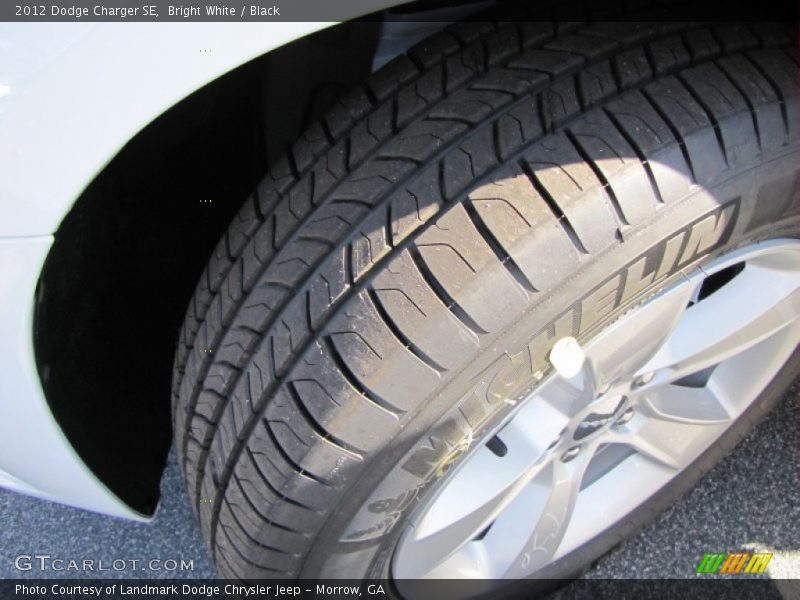 Bright White / Black 2012 Dodge Charger SE