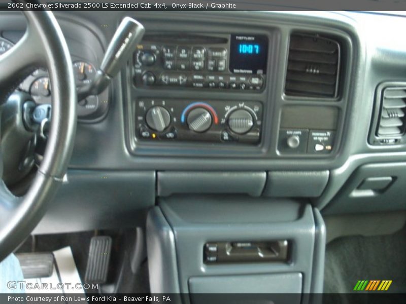 Onyx Black / Graphite 2002 Chevrolet Silverado 2500 LS Extended Cab 4x4