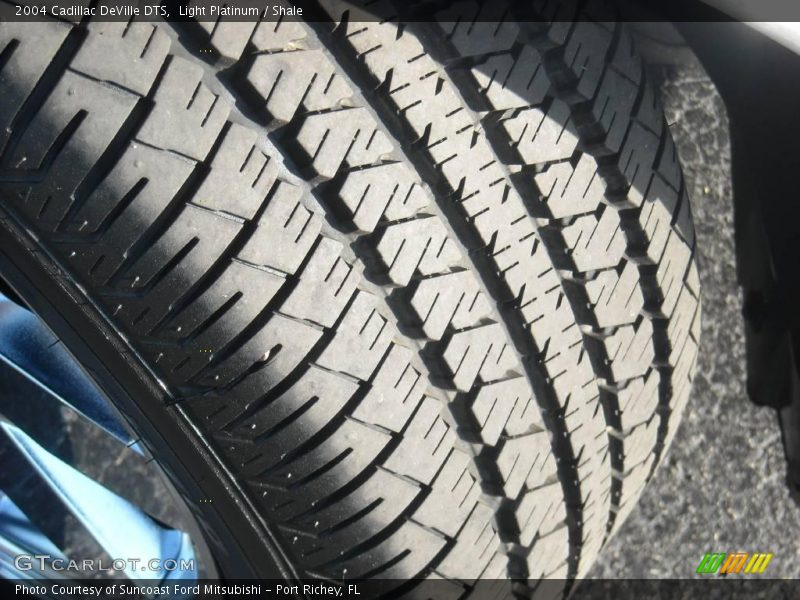 Light Platinum / Shale 2004 Cadillac DeVille DTS
