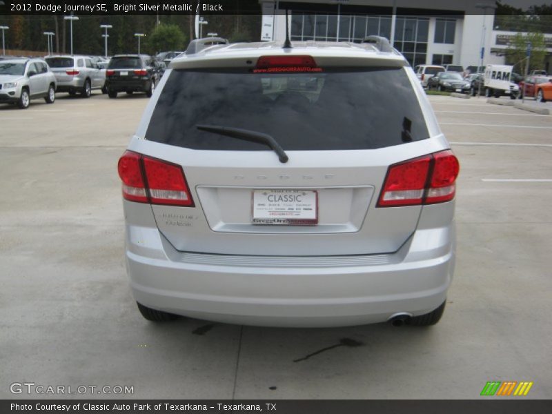 Bright Silver Metallic / Black 2012 Dodge Journey SE