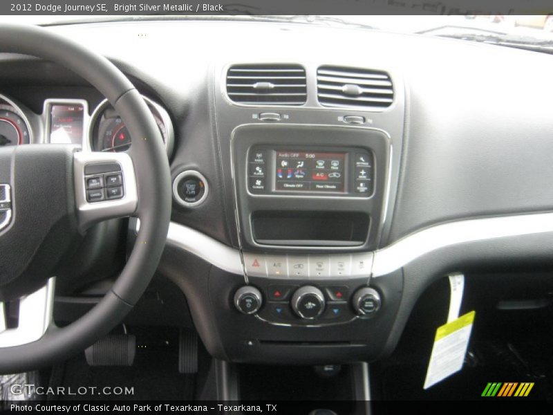 Bright Silver Metallic / Black 2012 Dodge Journey SE