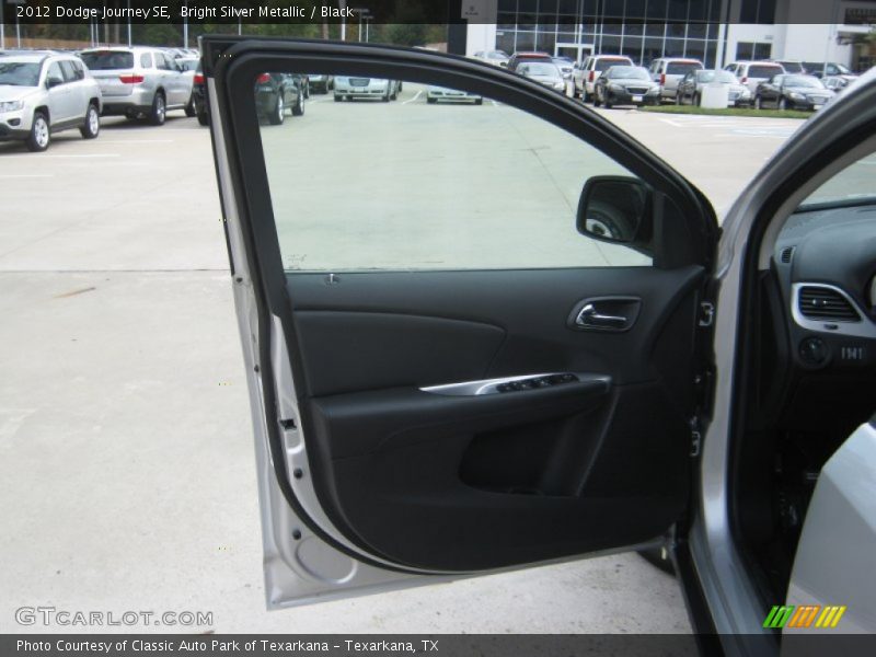 Bright Silver Metallic / Black 2012 Dodge Journey SE