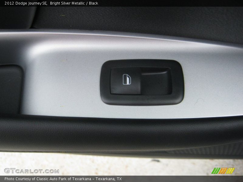Bright Silver Metallic / Black 2012 Dodge Journey SE