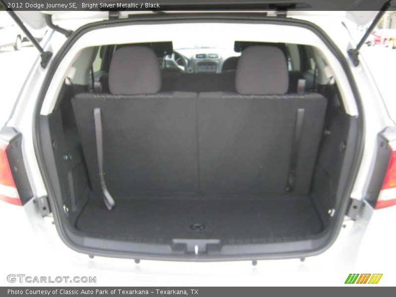Bright Silver Metallic / Black 2012 Dodge Journey SE