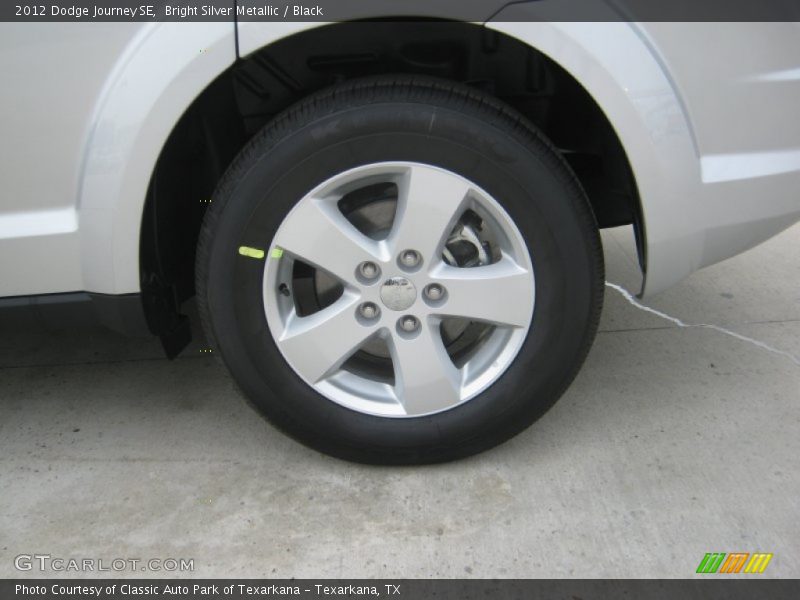 Bright Silver Metallic / Black 2012 Dodge Journey SE
