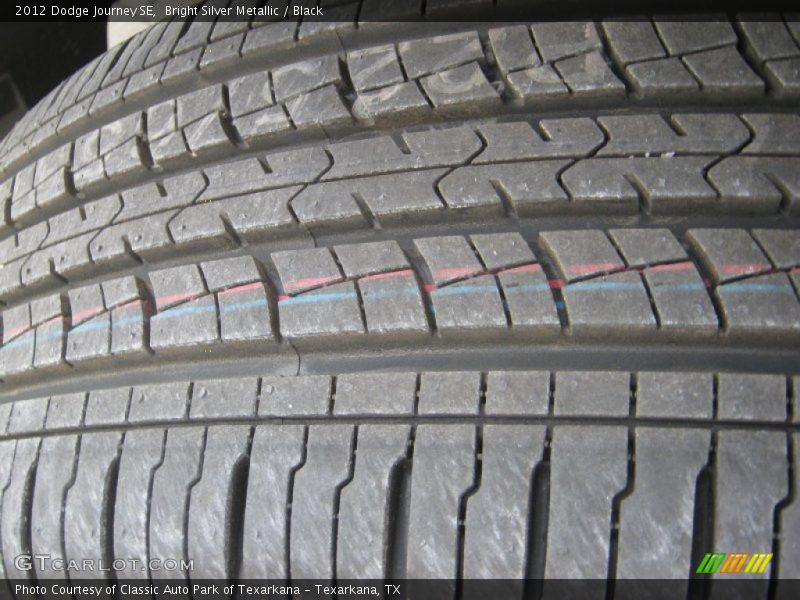 Bright Silver Metallic / Black 2012 Dodge Journey SE