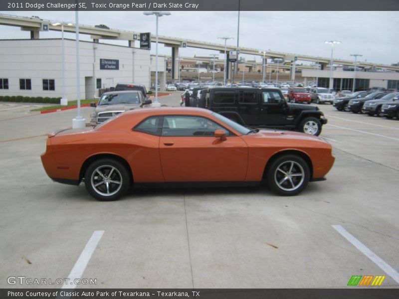 Toxic Orange Pearl / Dark Slate Gray 2011 Dodge Challenger SE