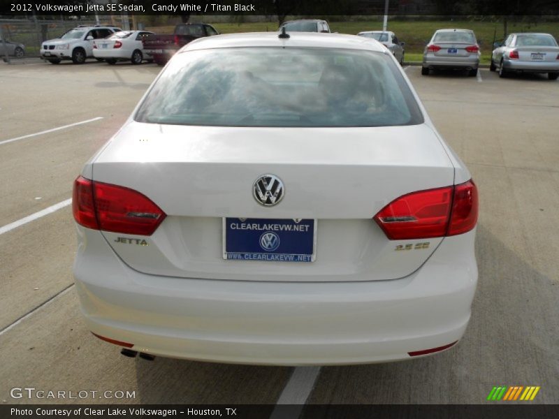 Candy White / Titan Black 2012 Volkswagen Jetta SE Sedan
