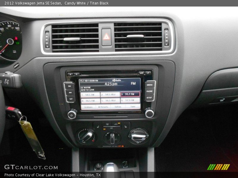 Candy White / Titan Black 2012 Volkswagen Jetta SE Sedan