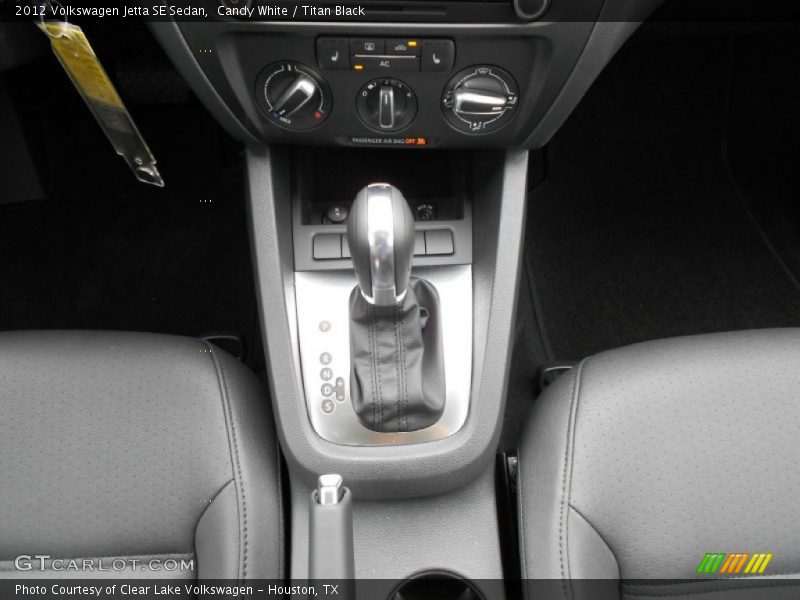 Candy White / Titan Black 2012 Volkswagen Jetta SE Sedan