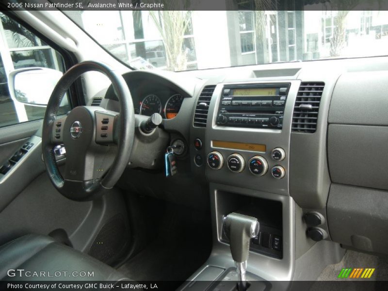 Avalanche White / Graphite 2006 Nissan Pathfinder SE