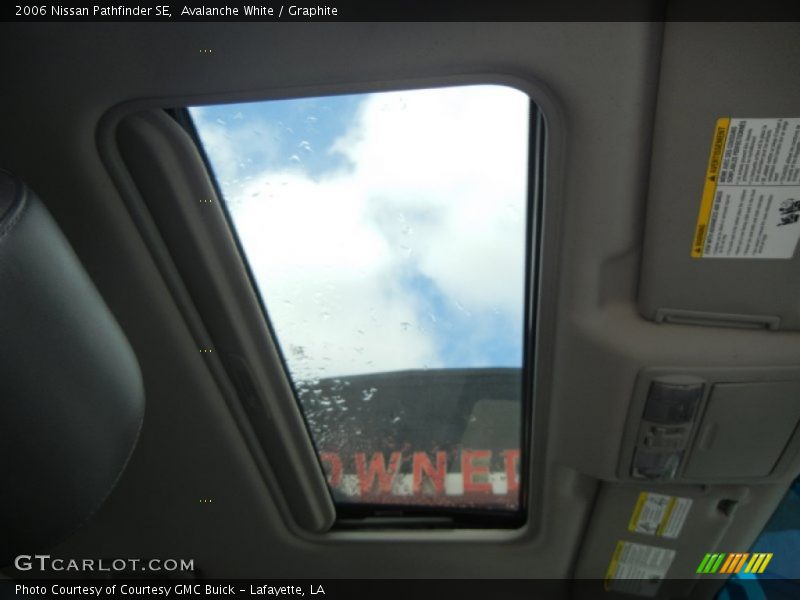 Avalanche White / Graphite 2006 Nissan Pathfinder SE