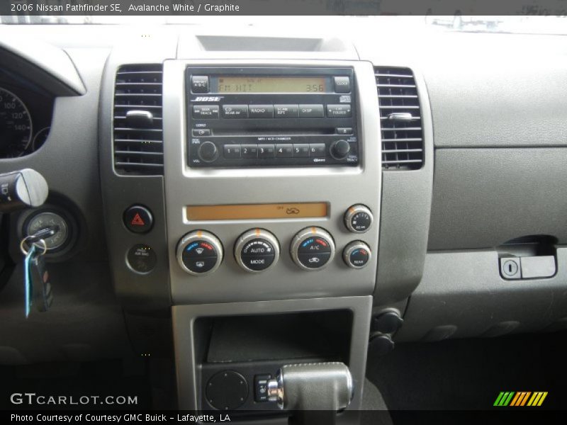 Avalanche White / Graphite 2006 Nissan Pathfinder SE