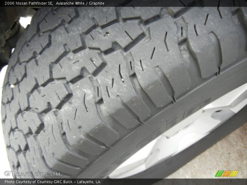Avalanche White / Graphite 2006 Nissan Pathfinder SE